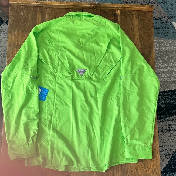 Bright green Columbia Button-Up Shirt - Picture 8 of 9